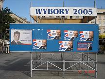 Wahlplakate auf dem Markt